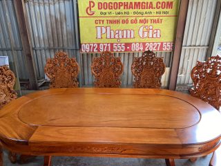 bàn ăn hoàng gia nguyên khối