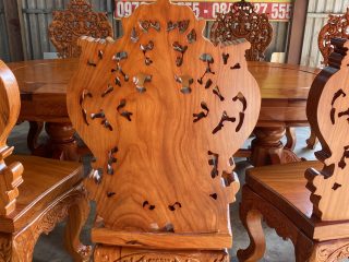 bàn ăn hoàng gia nguyên khối