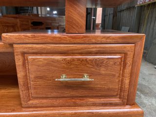 kệ tivi nguyên khối gỗ hương