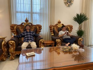 sofa hoàng gia dát vàng