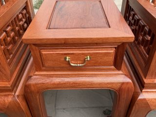 Bàn ghế Chữ Vạn