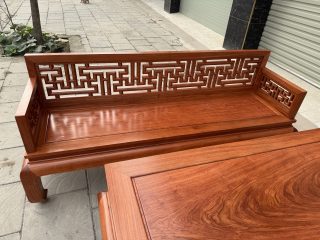 Bàn ghế Chữ Vạn