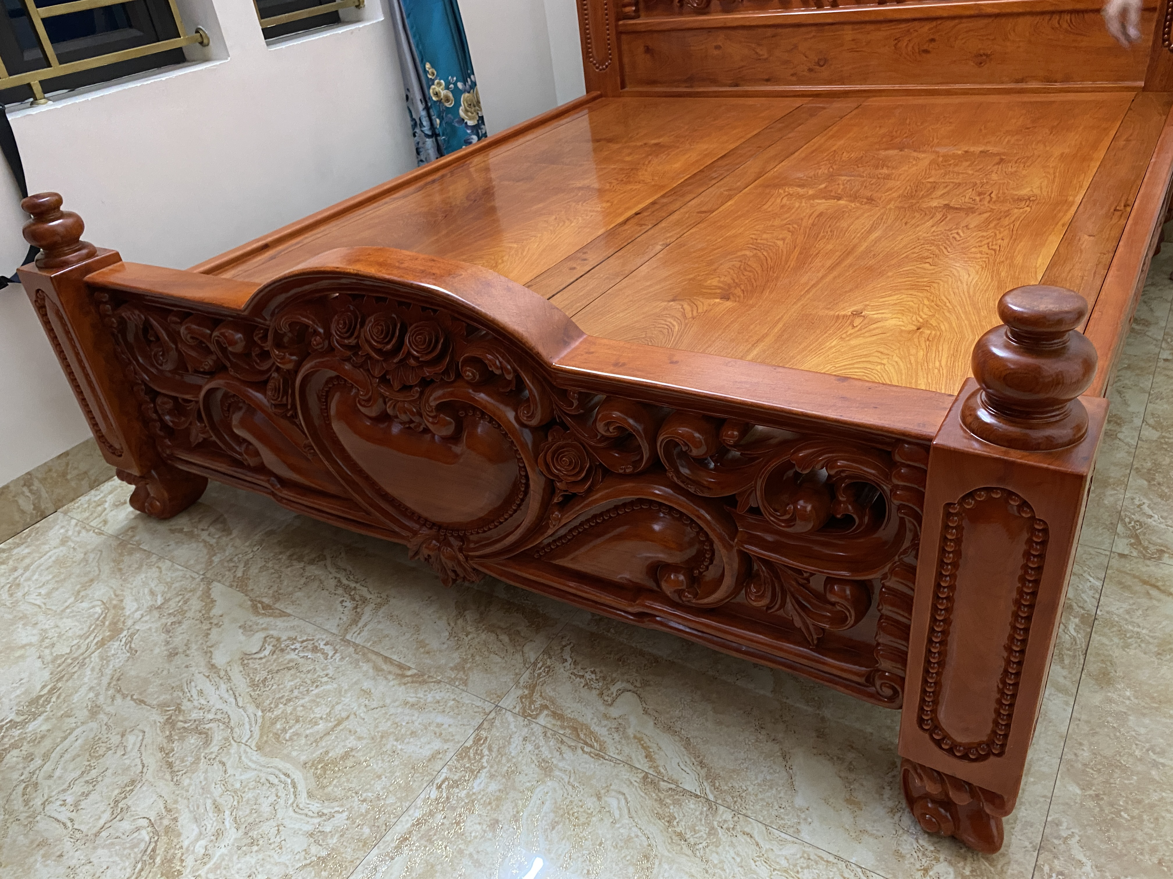 Giường ngủ hoàng gia