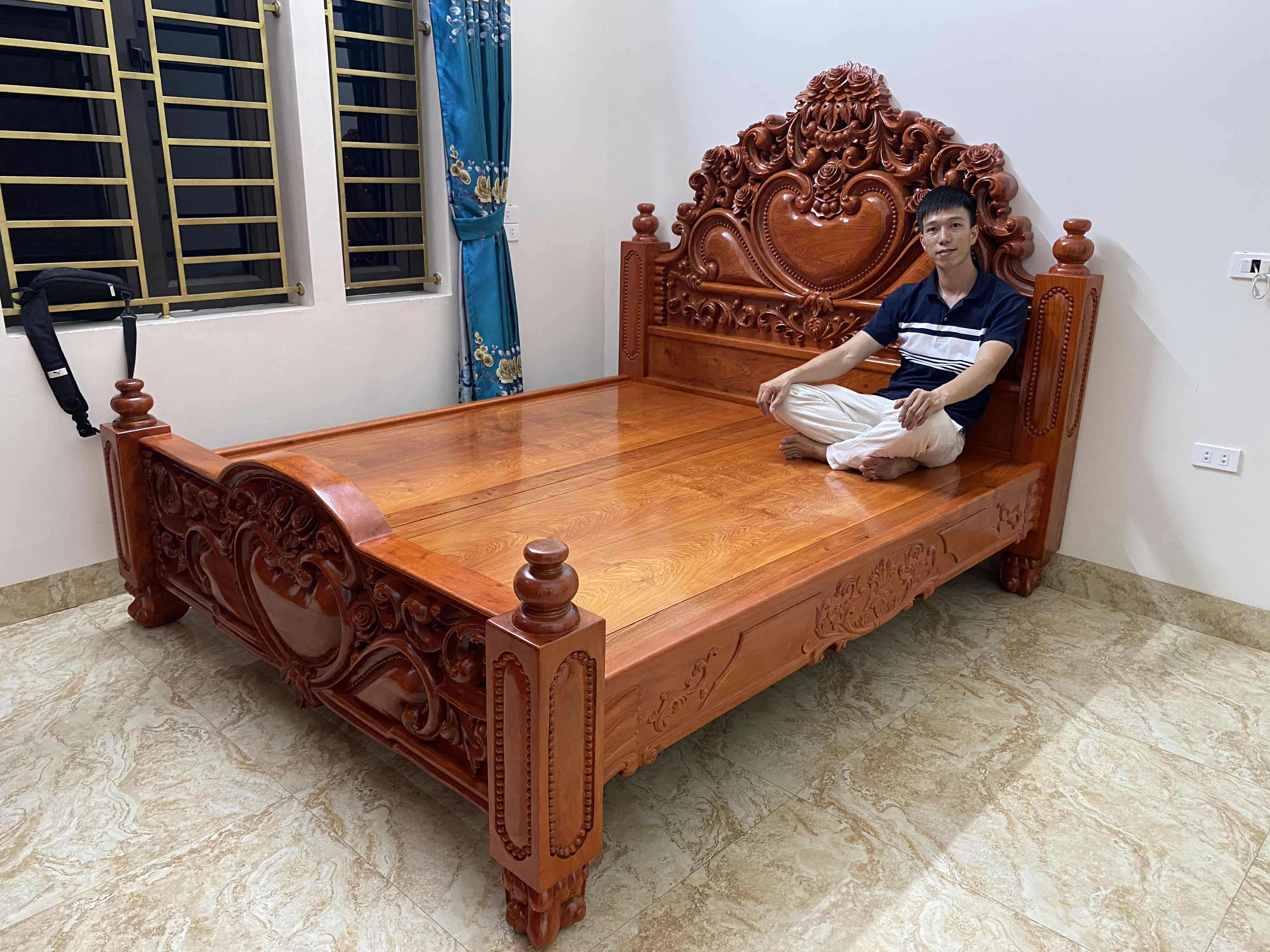 Giường ngủ hoàng gia