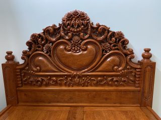 Giường ngủ hoàng gia