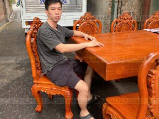 Bàn ăn nguyên khối gỗ gõ đỏ (anh Định Hải Phòng)