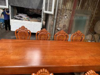 Bàn ăn nguyên khối gỗ gõ đỏ (anh Định Hải Phòng)