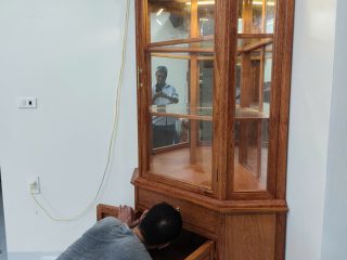 Tủ rượu trang trí góc nhà