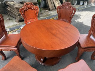 bàn ăn tròn nguyên khối