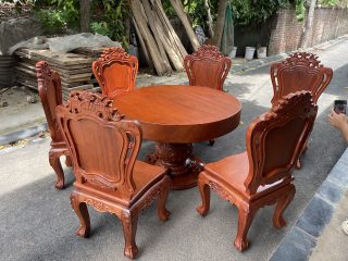 bàn ăn tròn nguyên khối
