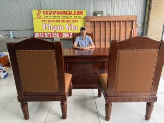 bàn giám đốc làm việc