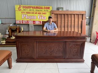 bàn giám đốc làm việc