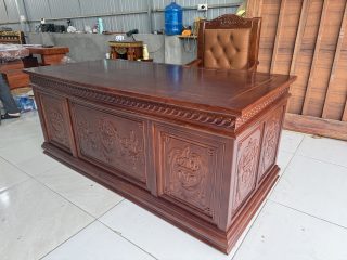 bàn giám đốc làm việc
