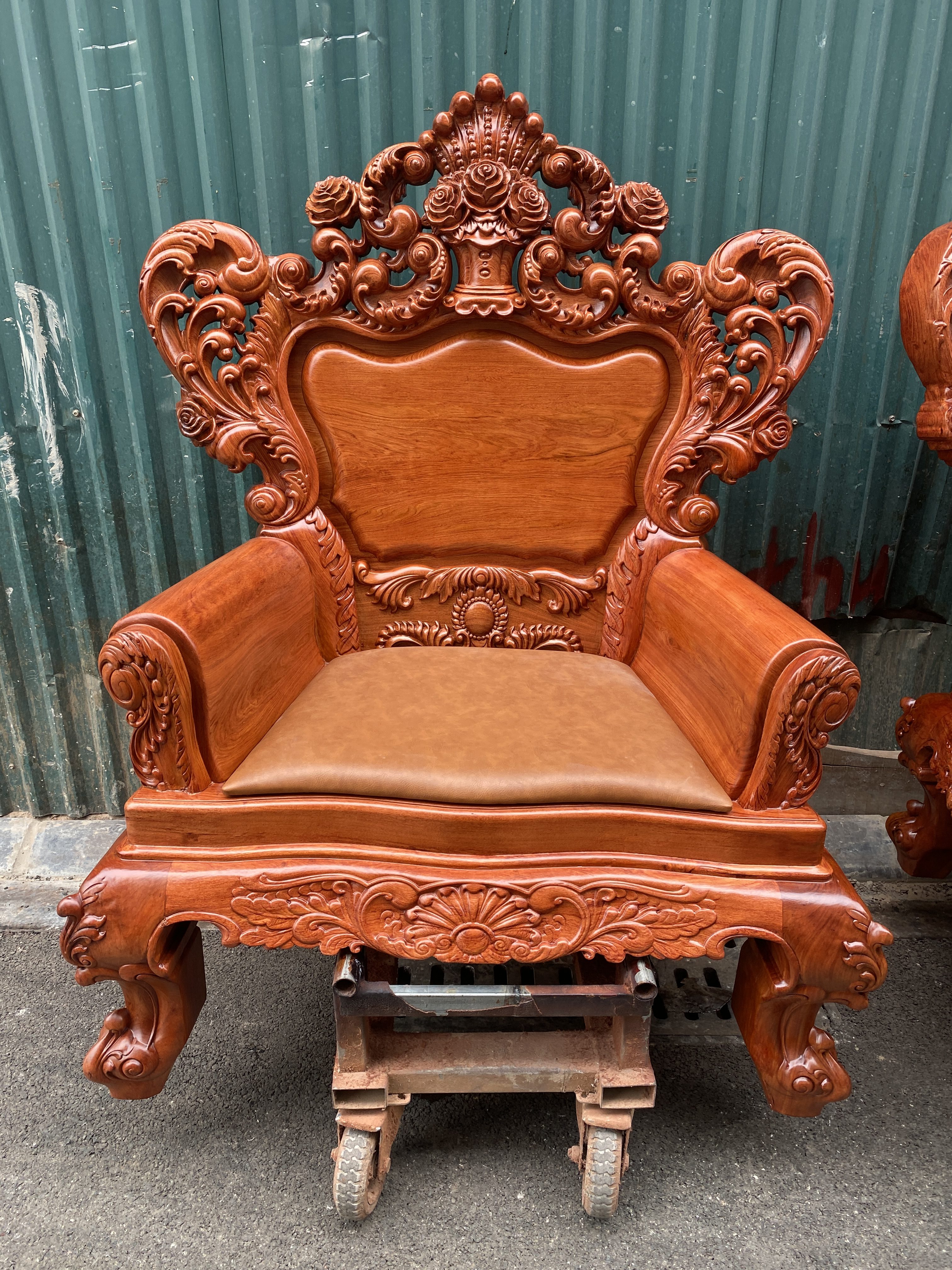 Ghế hoàng gia chân 14 gỗ hương